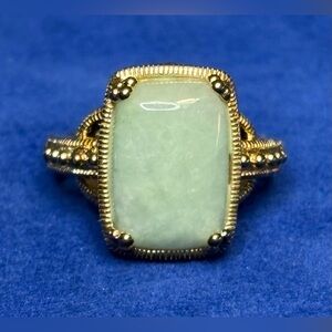 Beautiful Vintage Gold Tone & Jade Cocktail Ring Size 7.